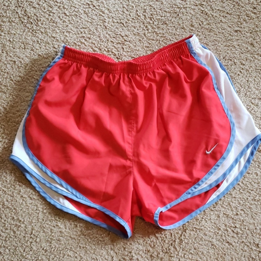 Women's Nike Shorts - MD